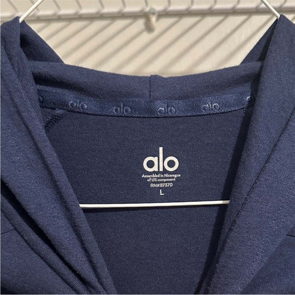 ALO Yoga Navy Blue Core Hooded Runner Long Sleeve Top - Picture 4 of 4